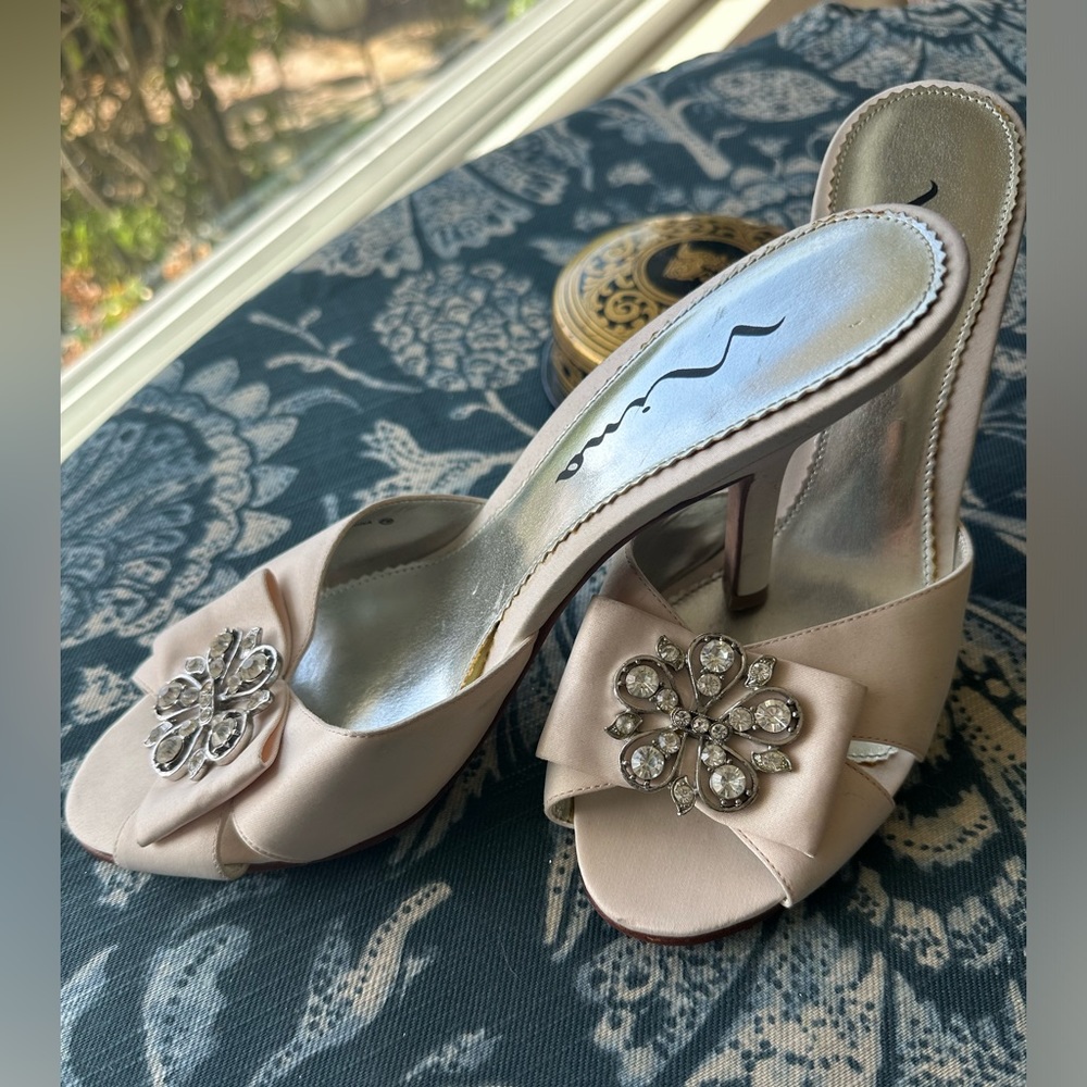 open toe Nina slide heels blush color